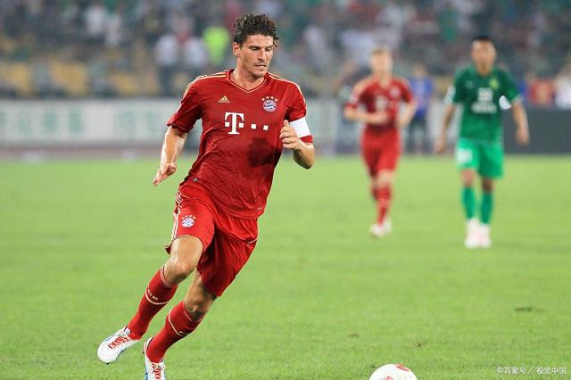 包含沃尔夫斯堡客场大胜对手，继续稳步前进的词条