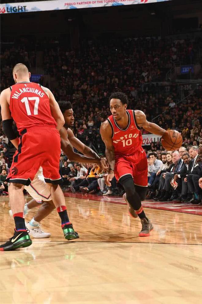 纵横球场：全球篮球精英争夺夺冠宝座的简单介绍