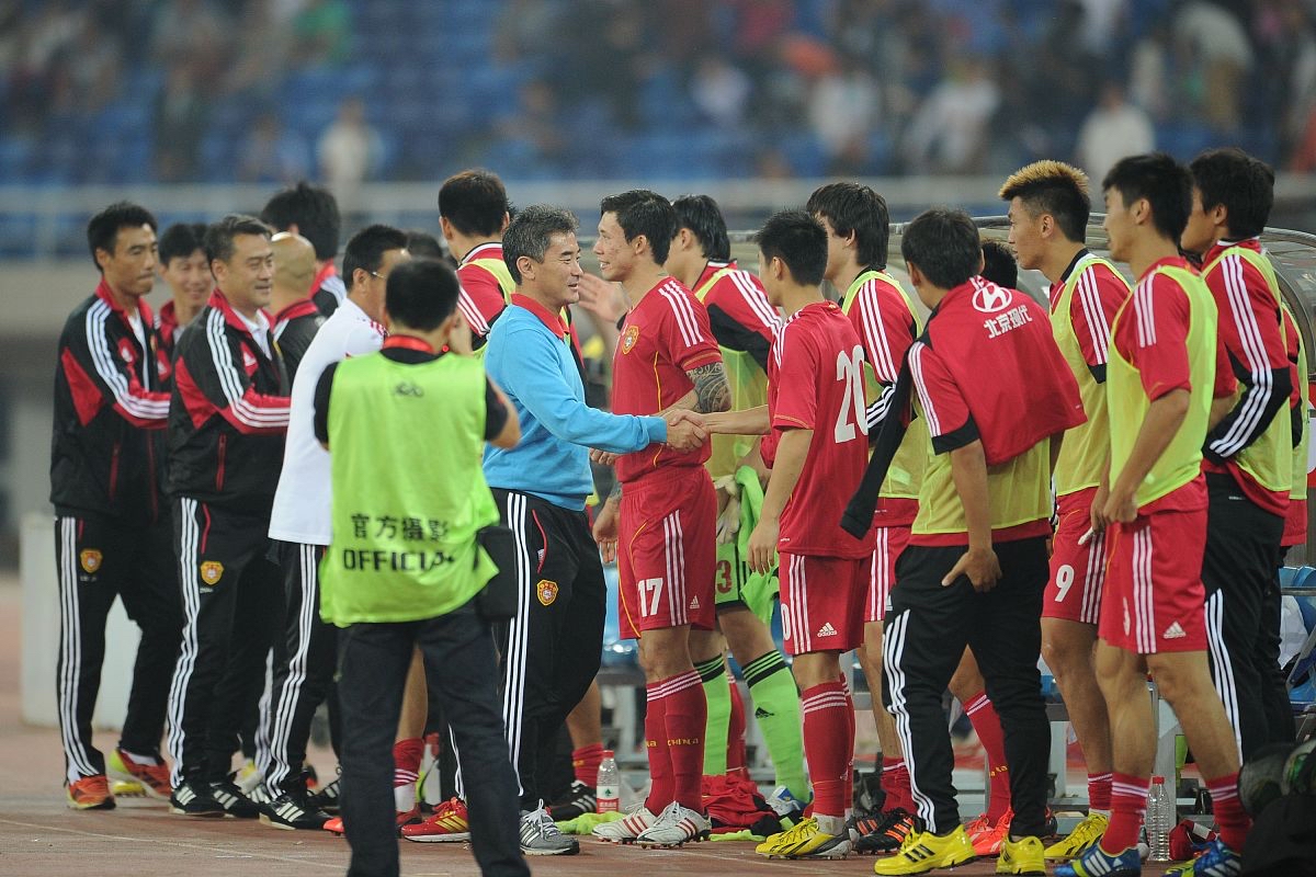 球队球迷积极参与球队活动,营造团结氛围的简单介绍