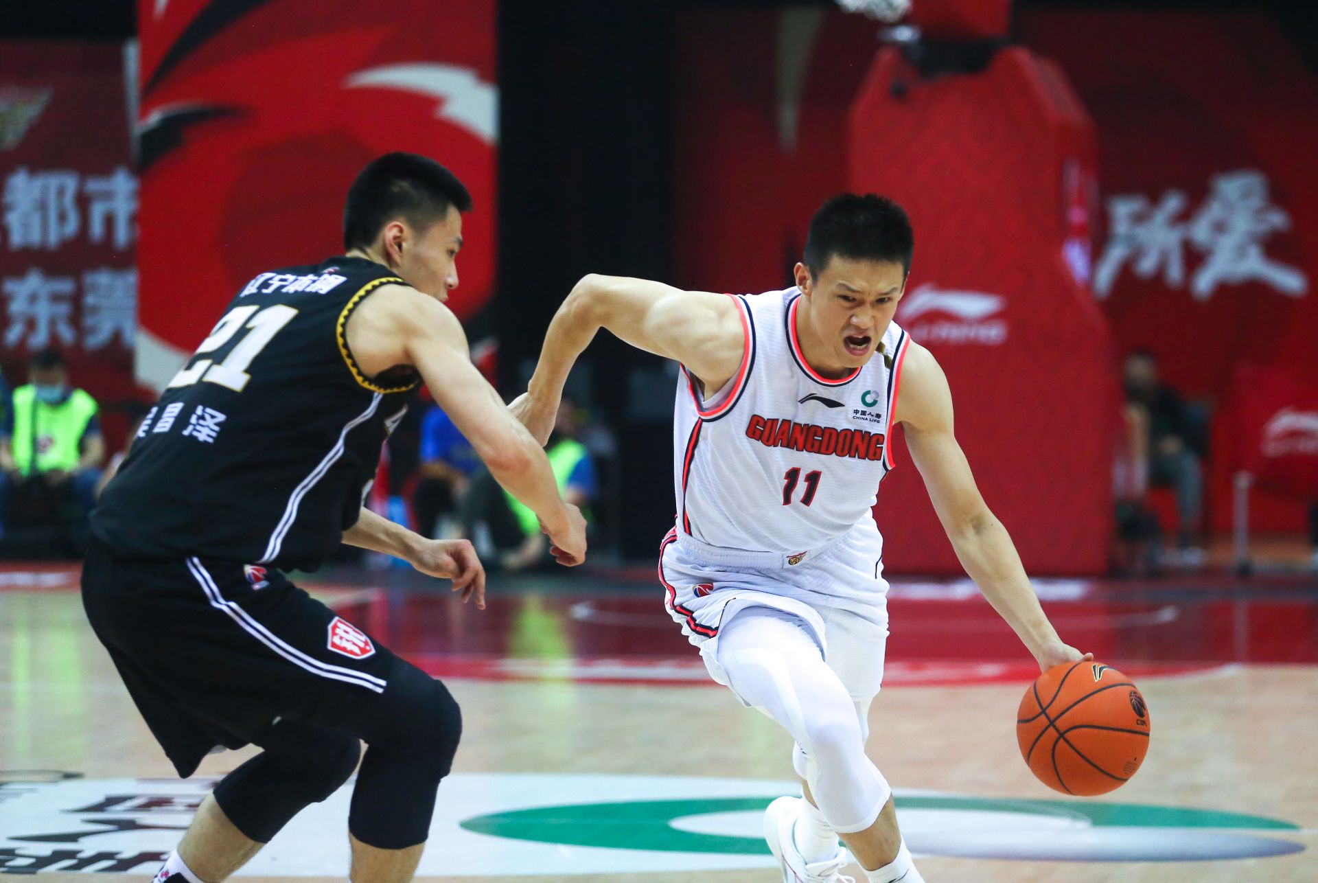 江苏男篮迎难而上，士气高昂，冠军气息浓厚