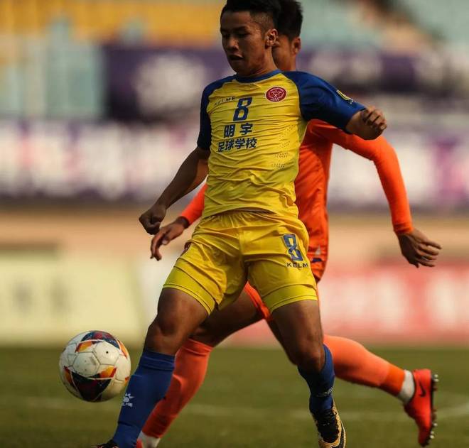 青岛中能客场胜出，意气风发的简单介绍