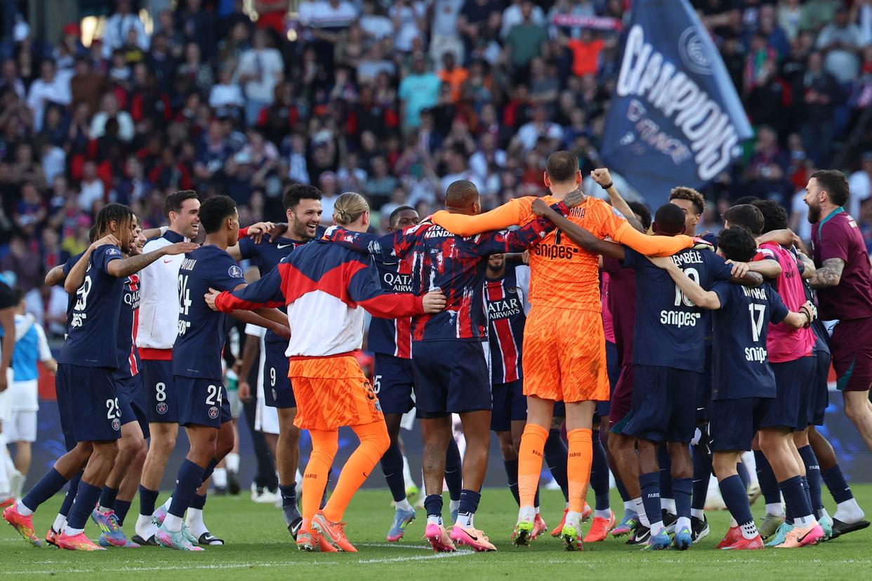 法国足球队连胜两场，实力跻身晋级行列