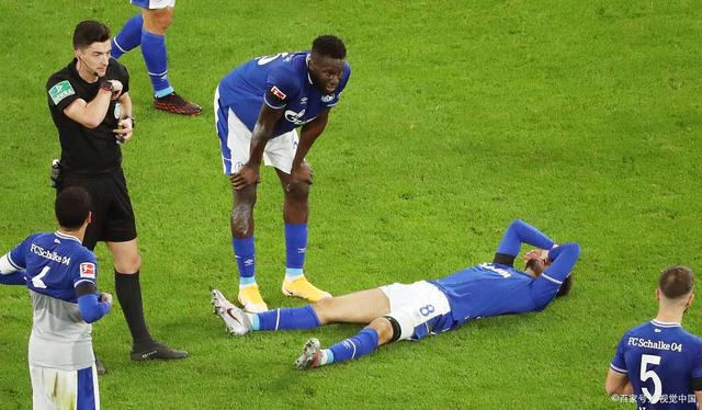 法兰克福客场绝地逆转战胜沙尔克的简单介绍