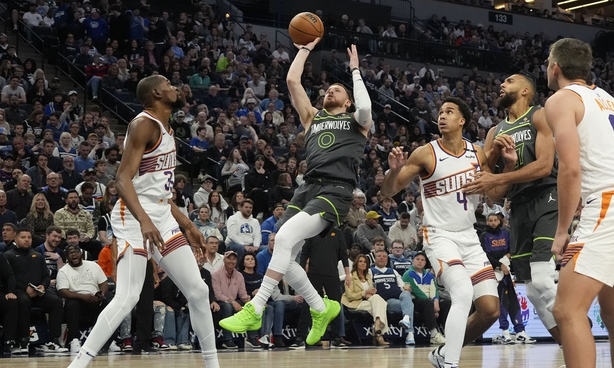 包含快船队客场大胜太阳,继续保持不败纪录的词条 包含快船队客场大胜太阳,继续保持不败纪录的词条