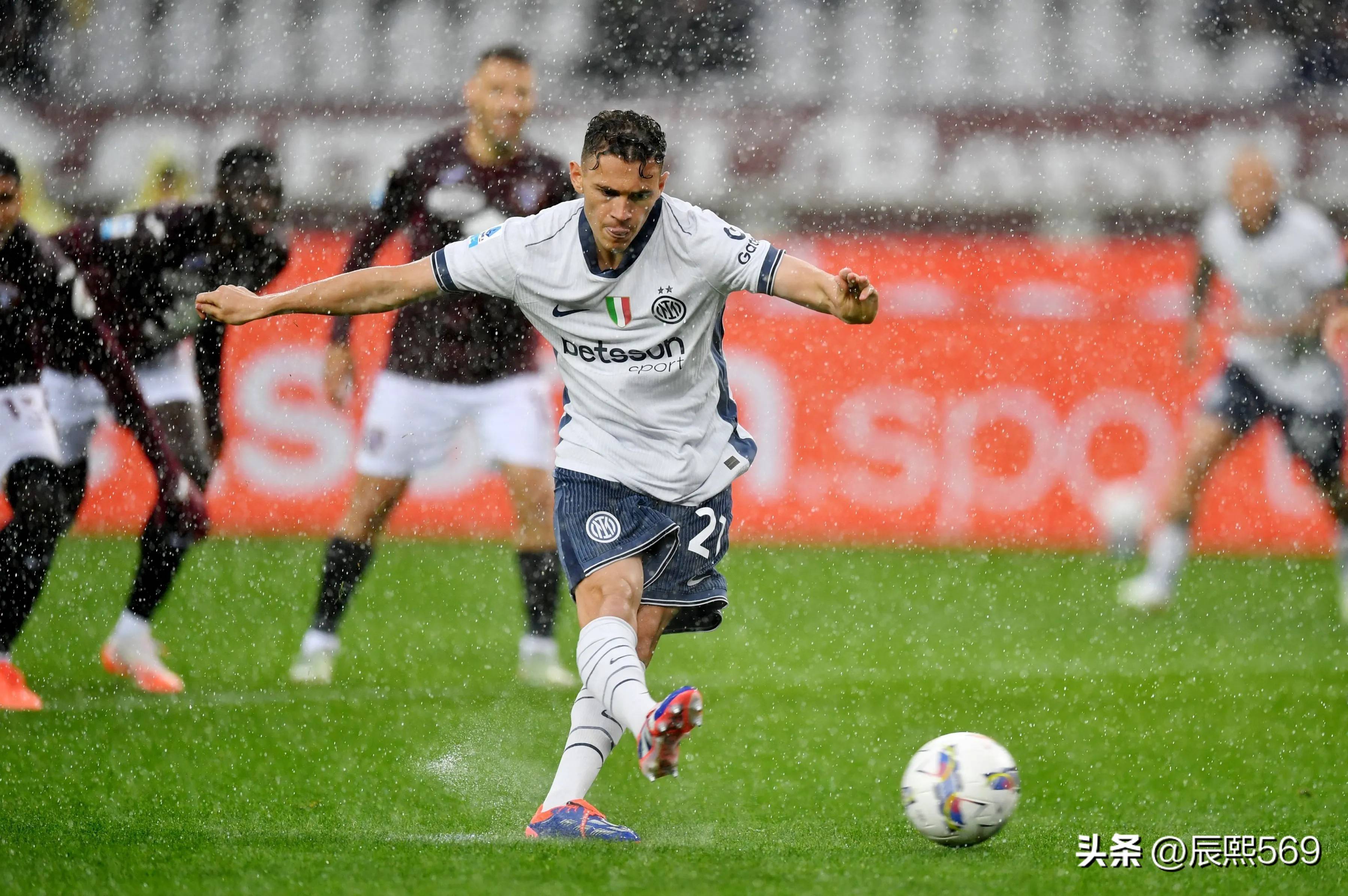 关于国际米兰中场当红新星表现出色，入围国家队大名单的信息
