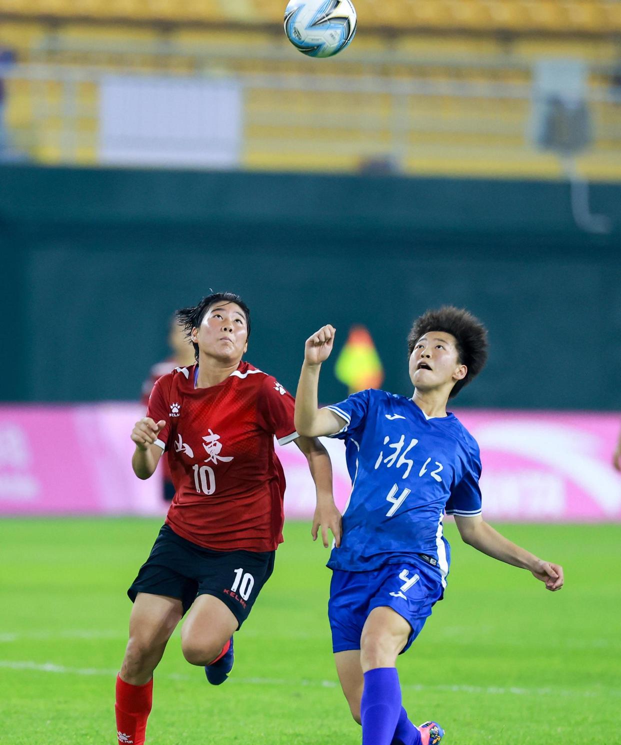 火爆赛现:女足激情搏杀充满荣光的简单介绍