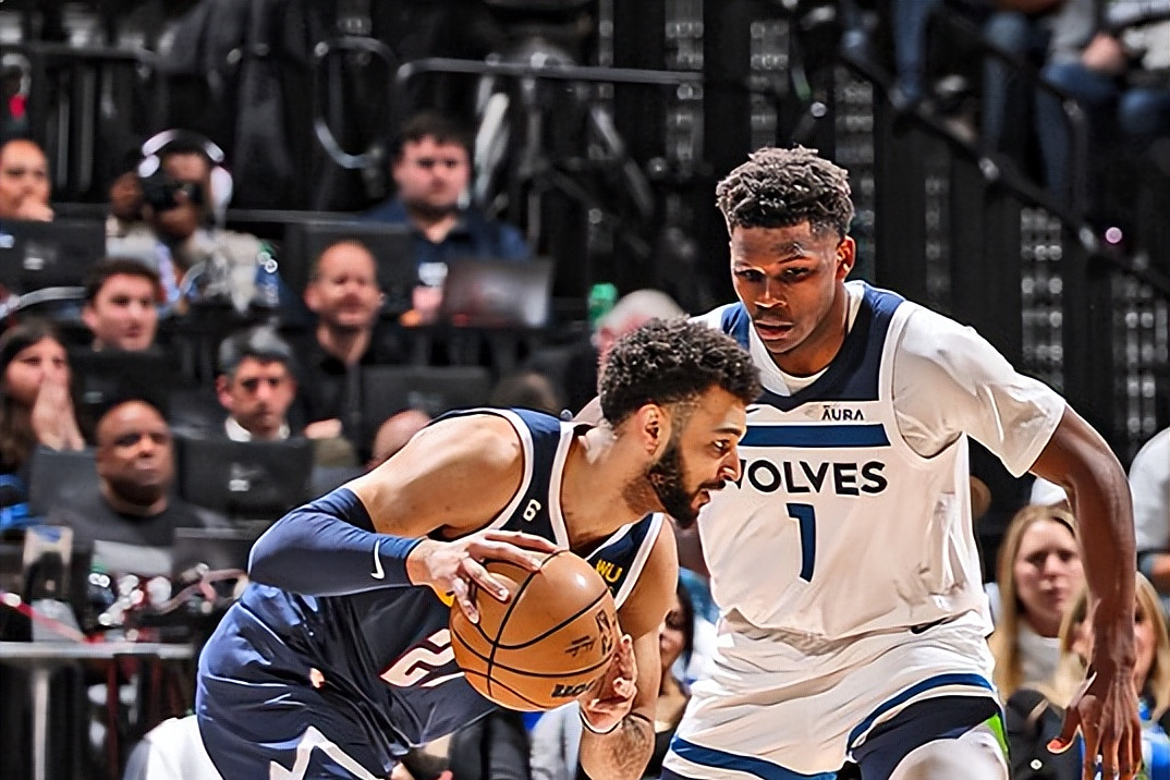 包含新生代球员崭露头角，成为球队关键一员的词条