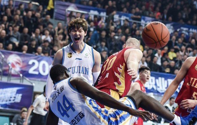 江苏队主场艰难击败福建,豪取胜利 江苏队主场艰难击败福建,豪取胜利