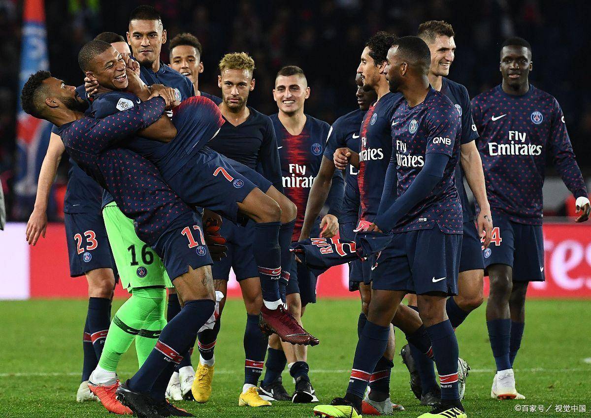 关于巴黎圣日耳曼遭遇困难，里昂趁机缩小分差的信息