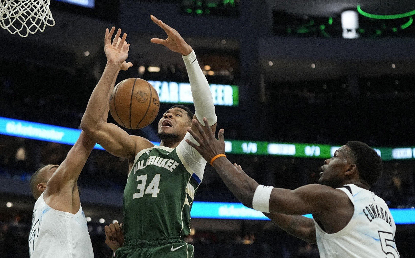 雄鹿主场负于太阳，遭遇失利的简单介绍