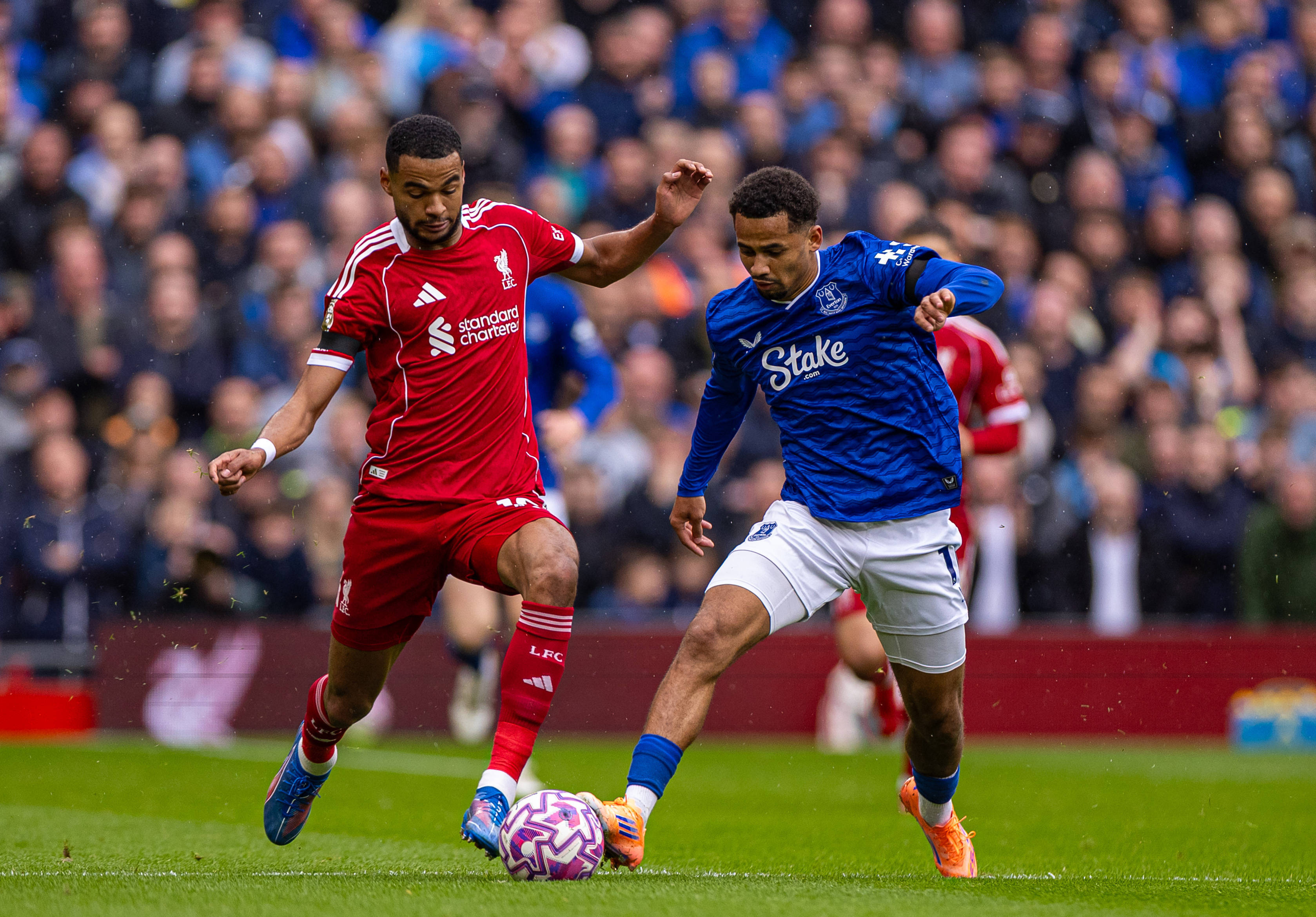 英超联赛球队在近期比赛中踢出好戏