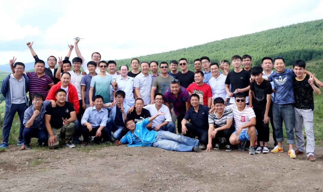 关于俄罗斯队员团结一心,团队拼搏迎难而上的信息