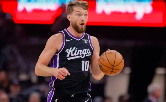 包含尼斯官方宣布续约主帅合同，稳定球队建设的词条